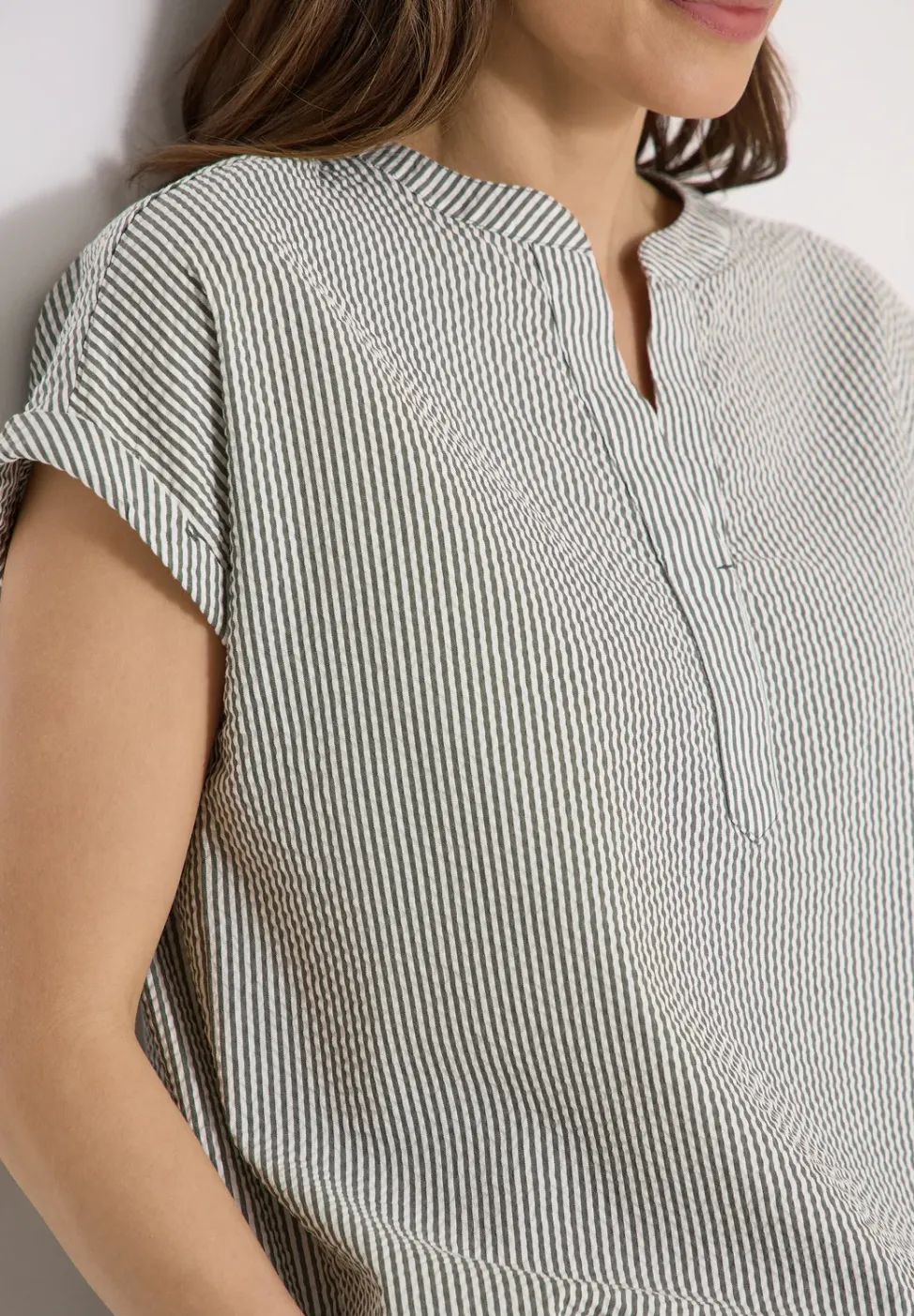 Blouse met gespleten hals in seersucker kwaliteit