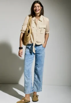 Blouse met knoop in de zoom