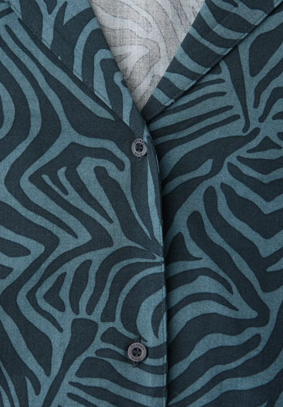 Blouse met korte mouwen en bowlingkraag