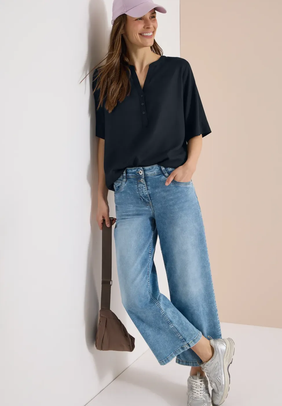 Blouse met korte mouwen en gespleten hals