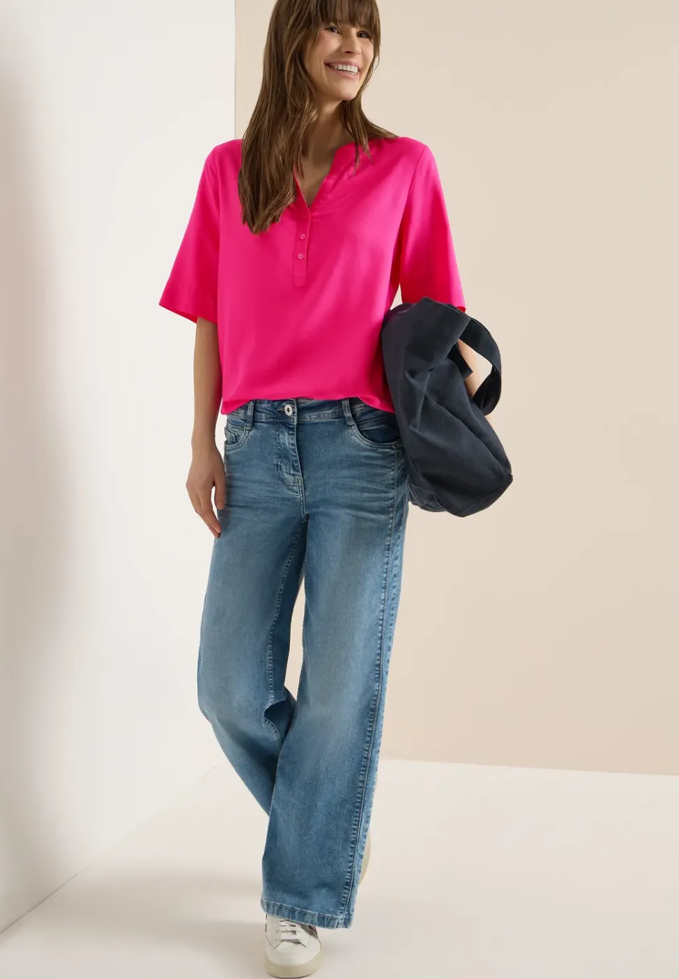 Blouse met korte mouwen en gespleten hals