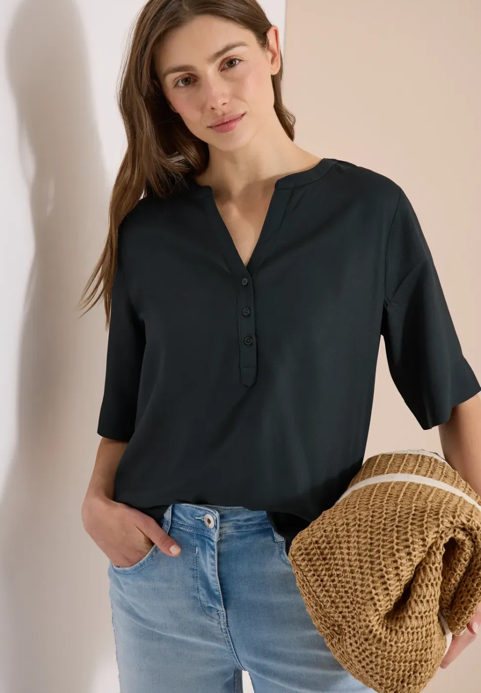 Blouse met korte mouwen en gespleten hals