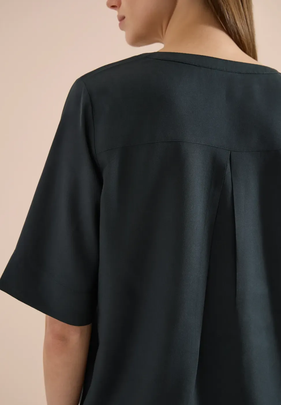 Blouse met korte mouwen en gespleten hals