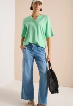 Blouse met korte mouwen en gespleten hals