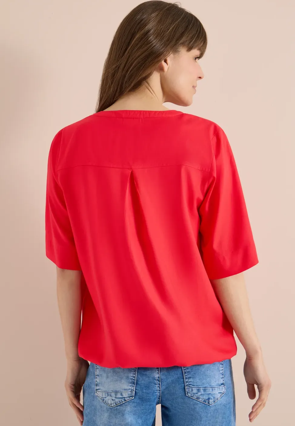 Blouse met korte mouwen en gespleten hals