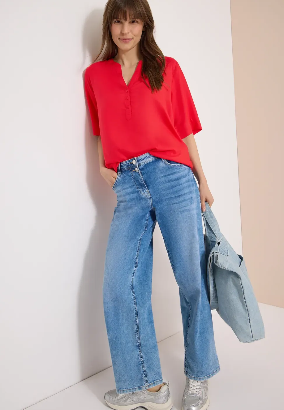 Blouse met korte mouwen en gespleten hals