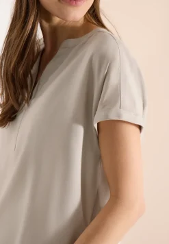 Blouse met korte mouwen en gespleten hals