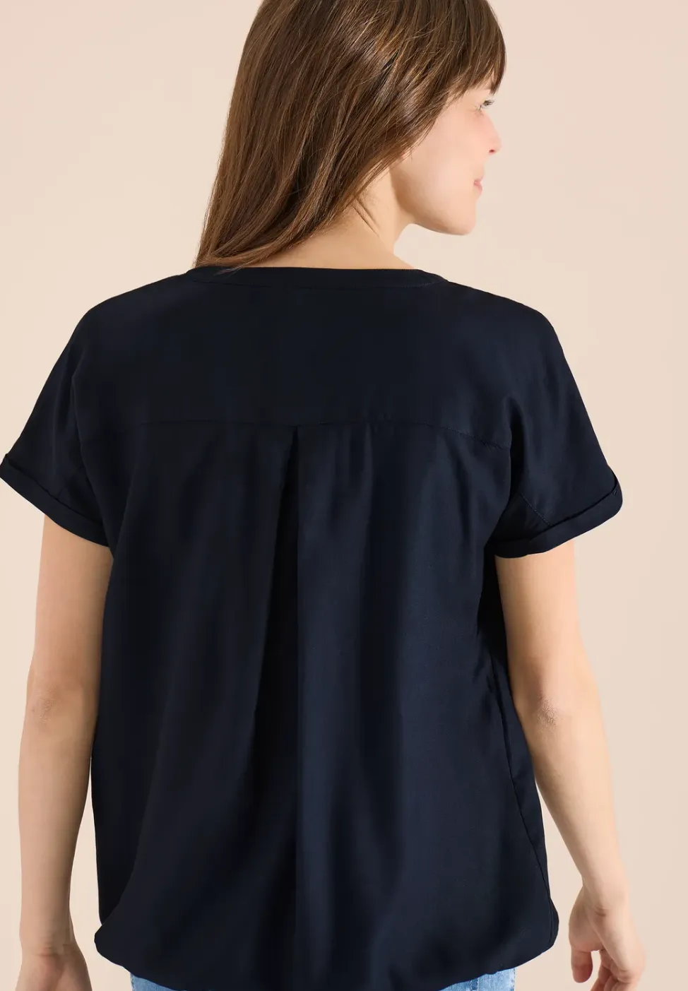 Blouse met korte mouwen en gespleten hals