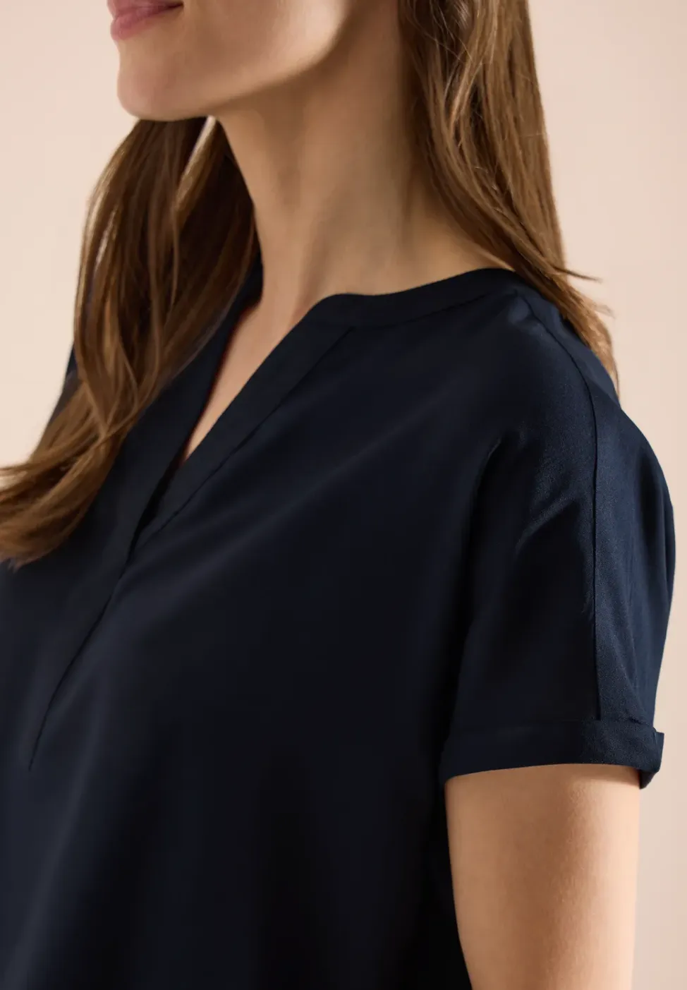Blouse met korte mouwen en gespleten hals