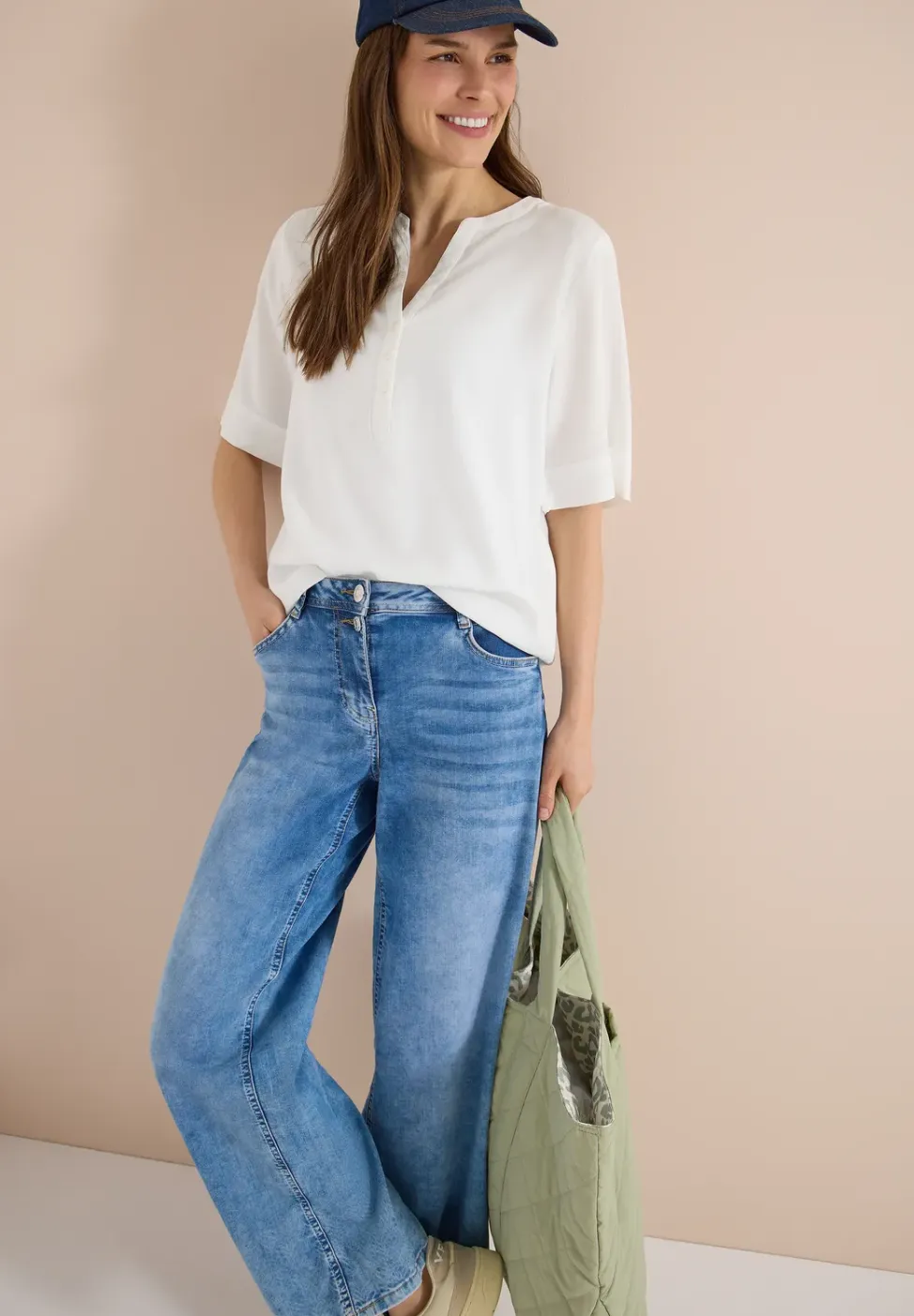 Blouse met korte mouwen en gespleten hals