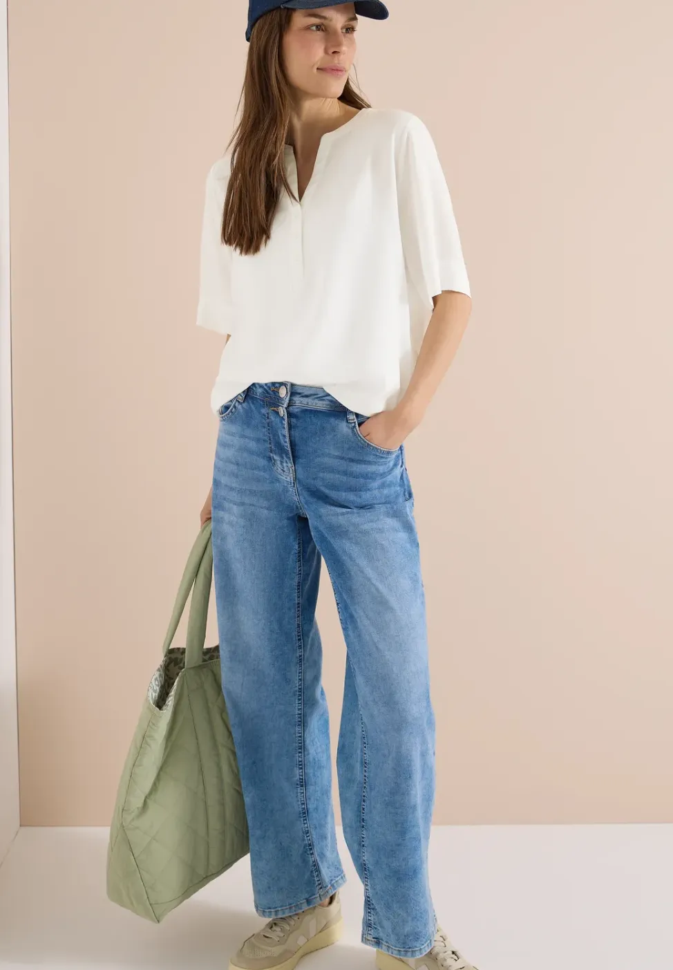 Blouse met korte mouwen en gespleten hals