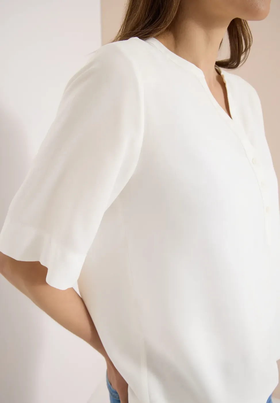 Blouse met korte mouwen en gespleten hals