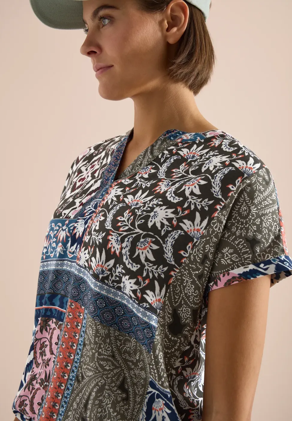 Blouse met korte mouwen en patchworkprint
