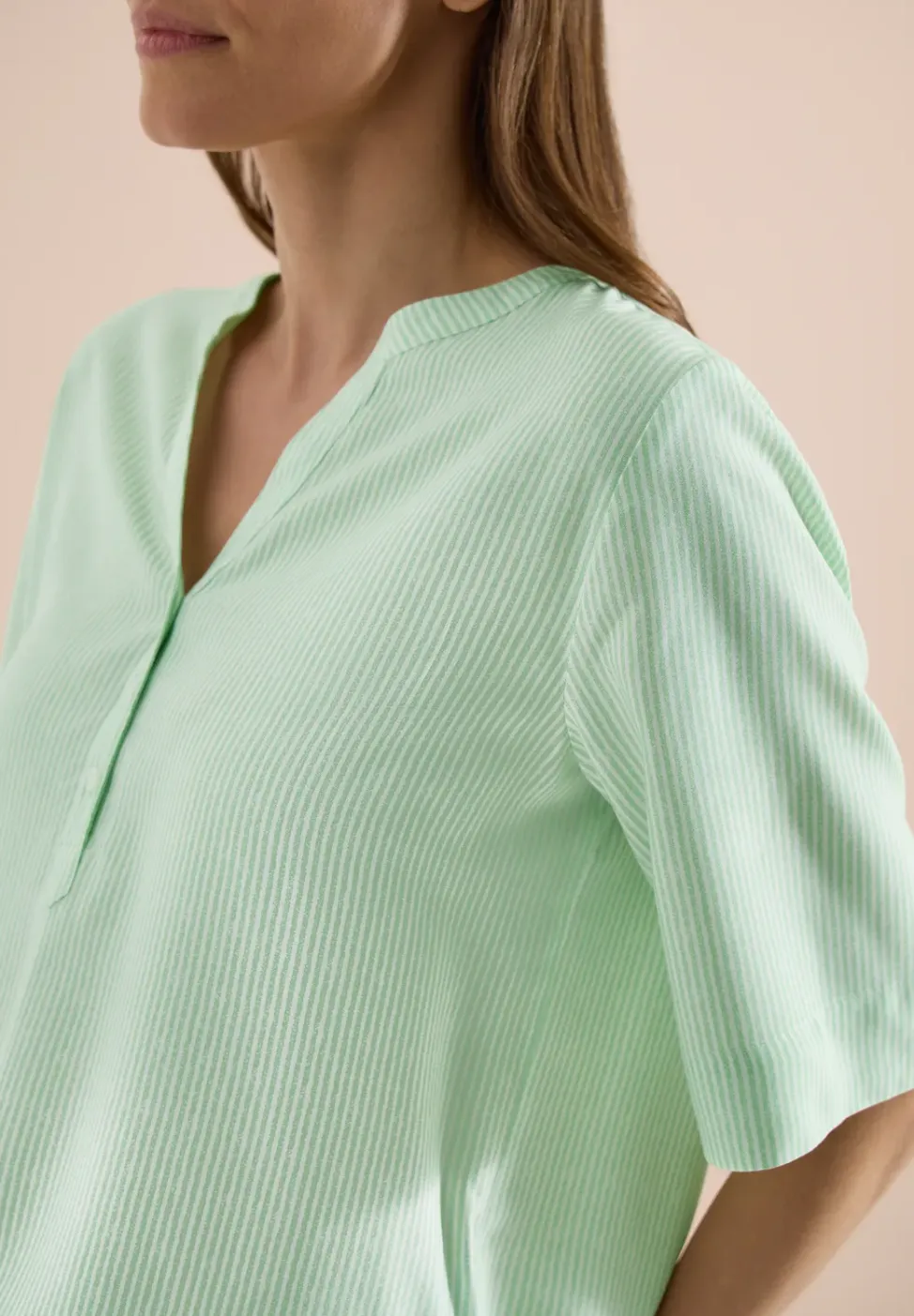 Blouse met korte mouwen, gespleten hals en strepen
