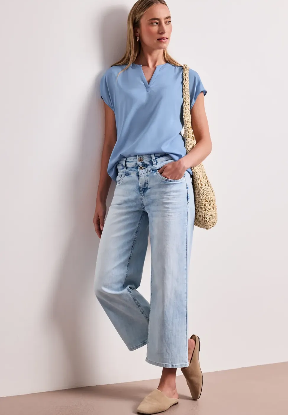 Blouse met losse schouders en gespleten hals