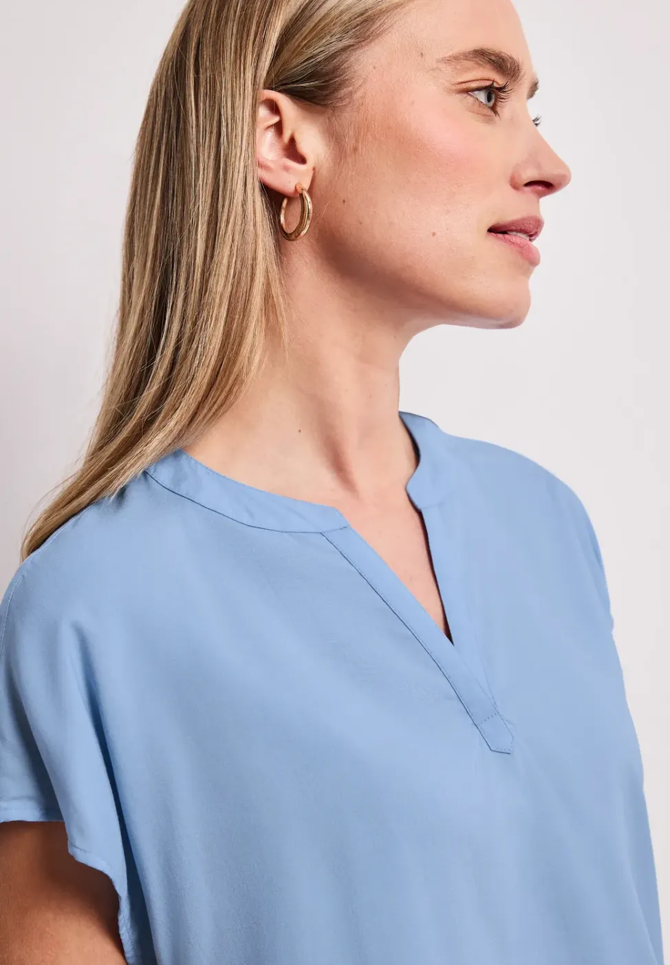 Blouse met losse schouders en gespleten hals