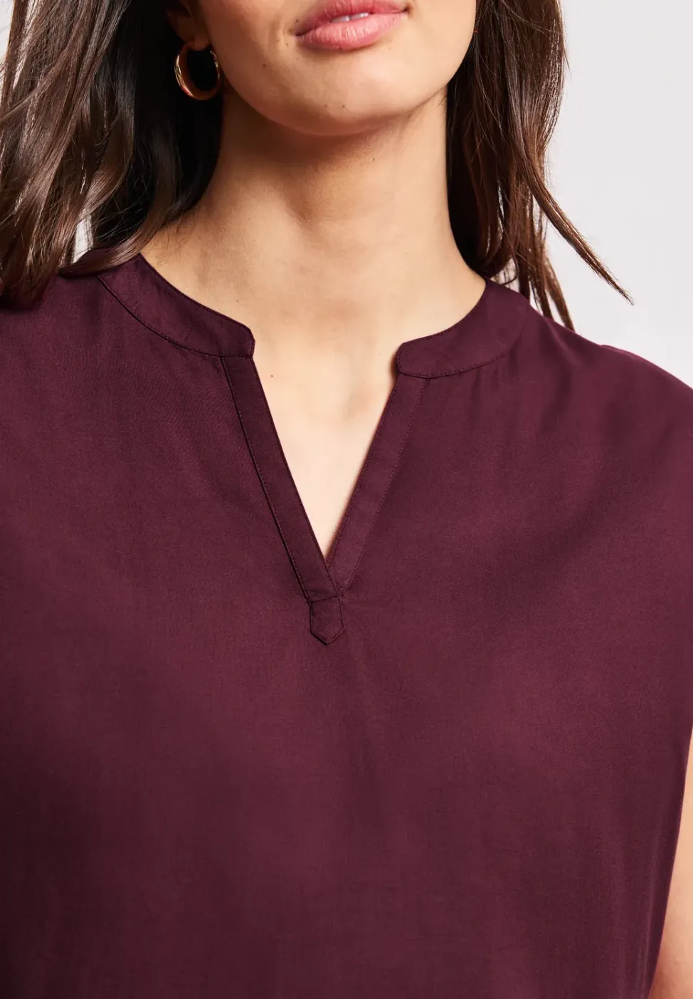 Blouse met losse schouders en gespleten hals