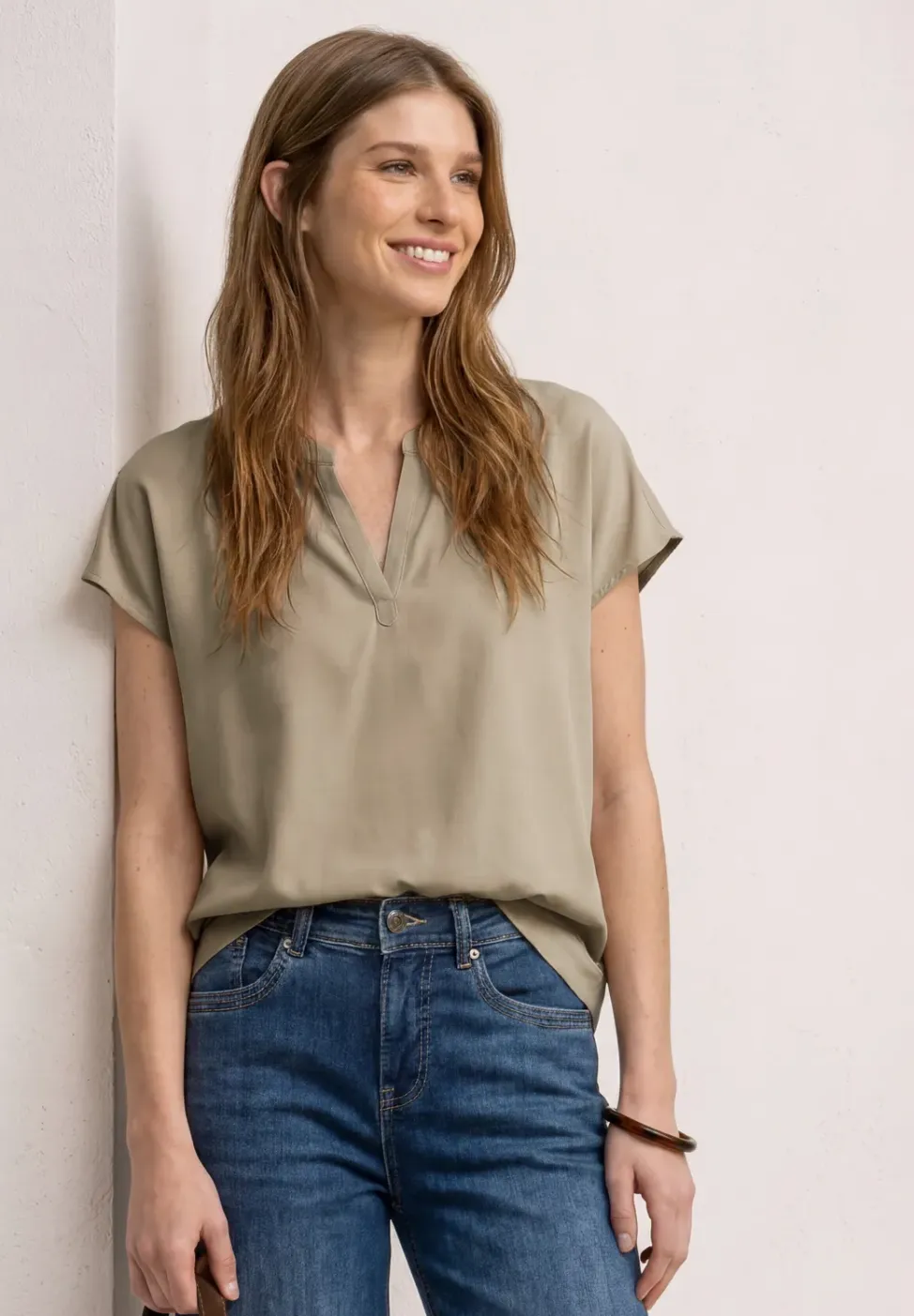 Blouse met losse schouders en gespleten hals