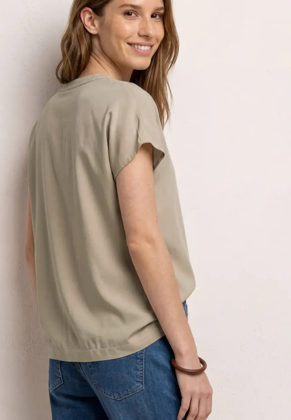 Blouse met losse schouders en gespleten hals