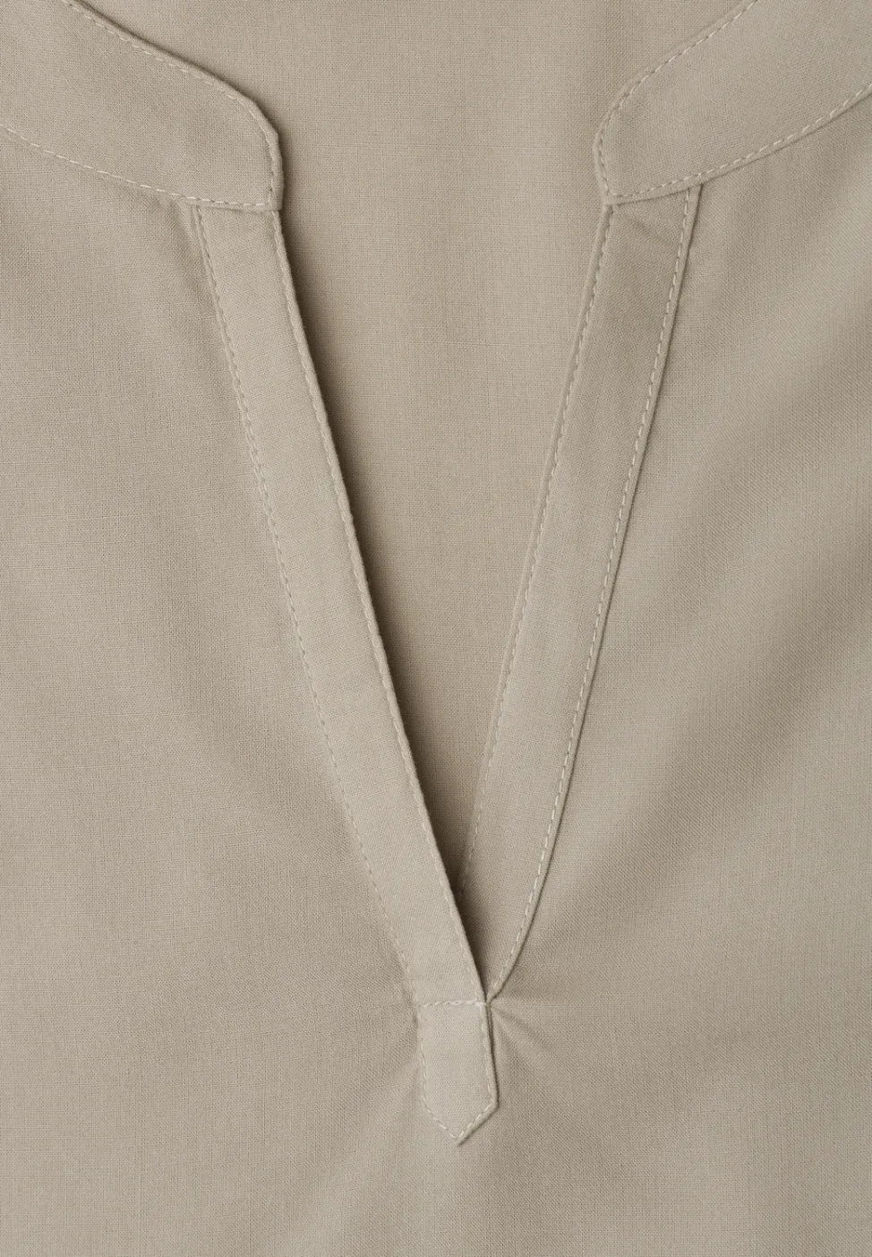 Blouse met losse schouders en gespleten hals