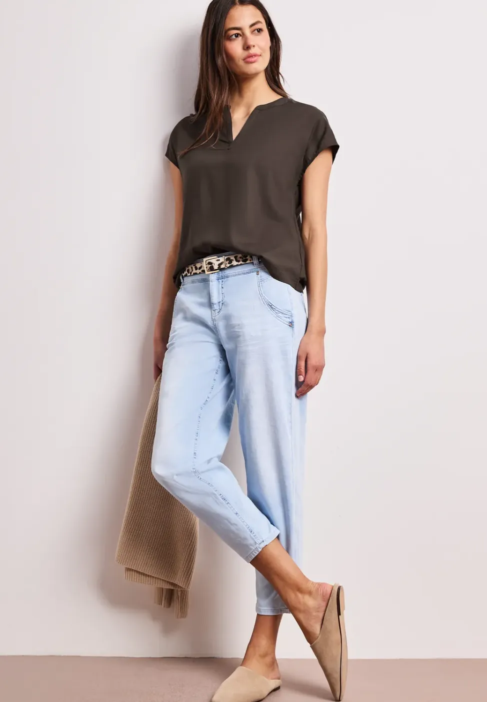 Blouse met losse schouders en gespleten hals