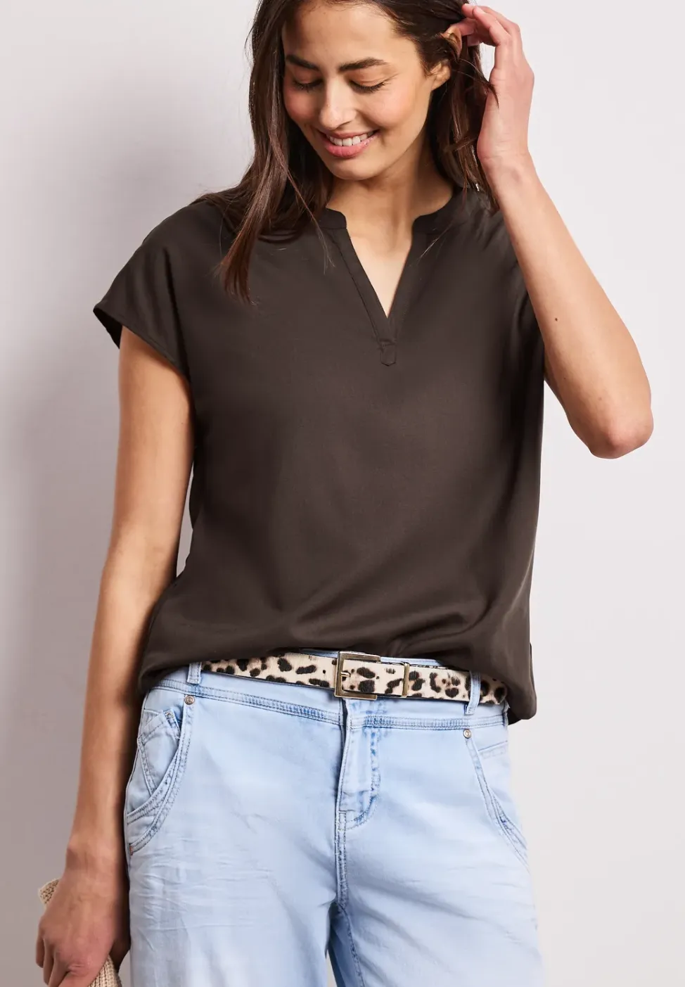 Blouse met losse schouders en gespleten hals