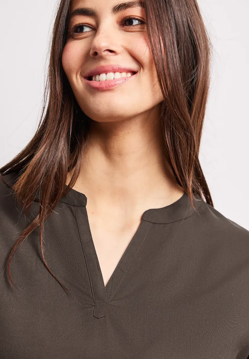 Blouse met losse schouders en gespleten hals