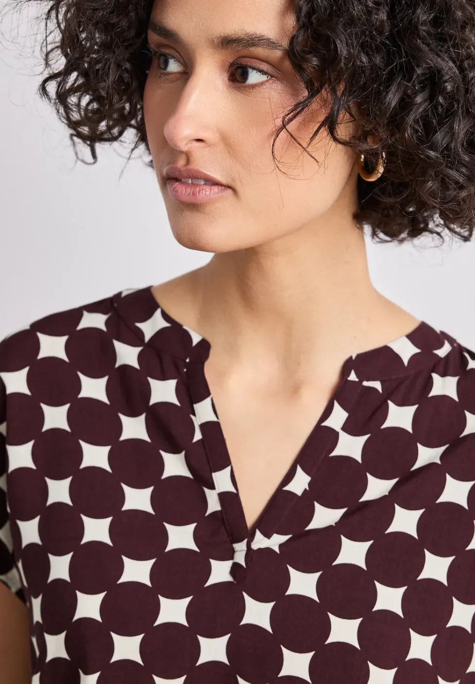 Blouse met losse schouders en gespleten hals
