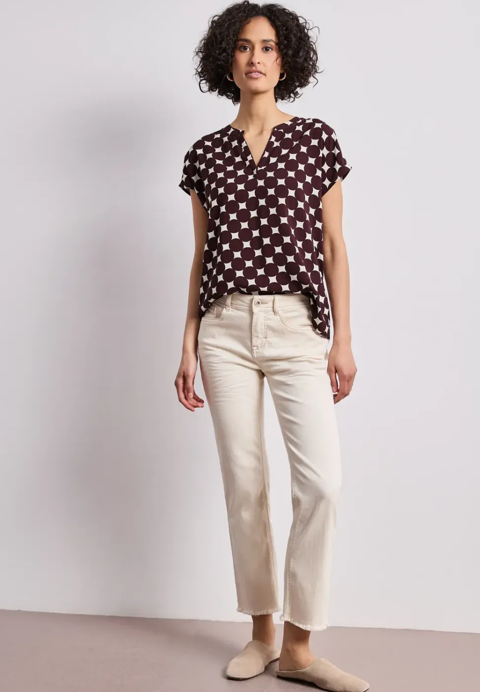 Blouse met losse schouders en gespleten hals