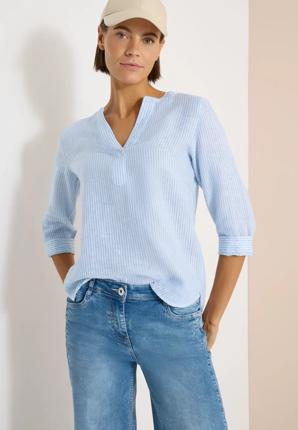 Blouse met 3/4 mouwen en gespleten hals in linnen