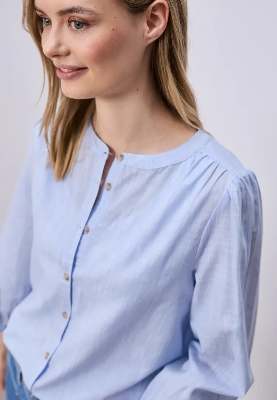 Blouse met 3/4 mouwen in chambraykwaliteit