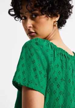 Blouse met oogjesborduursel