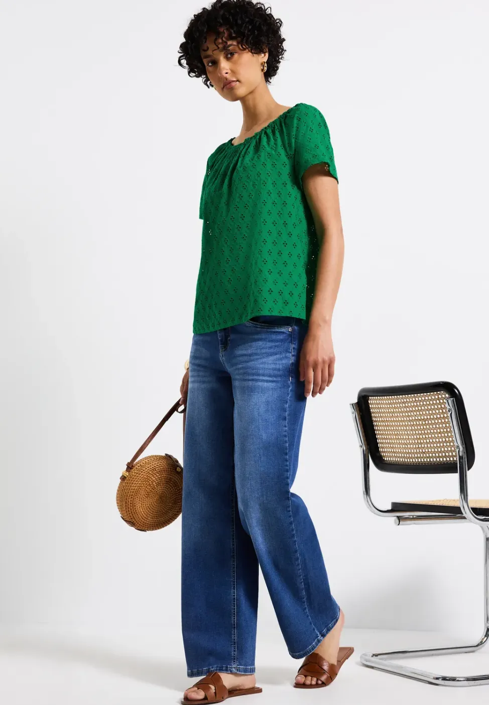 Blouse met oogjesborduursel