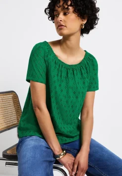 Blouse met oogjesborduursel