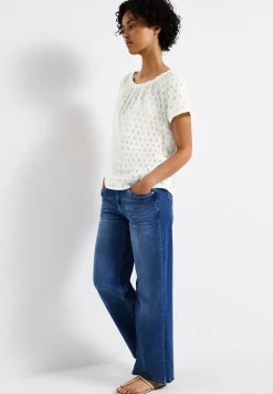 Blouse met oogjesborduursel