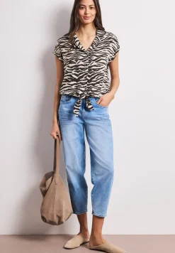 Blouse met overhangende schouders en bowlingkraag