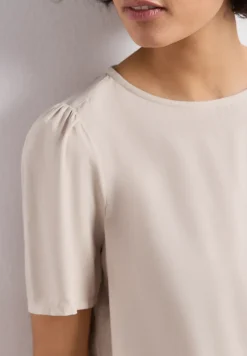 Blouse met ronde hals en korte pofmouwen