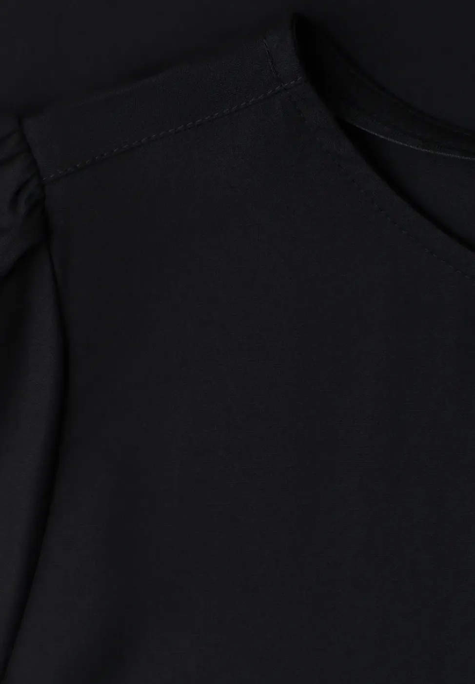 Blouse met ronde hals en korte pofmouwen
