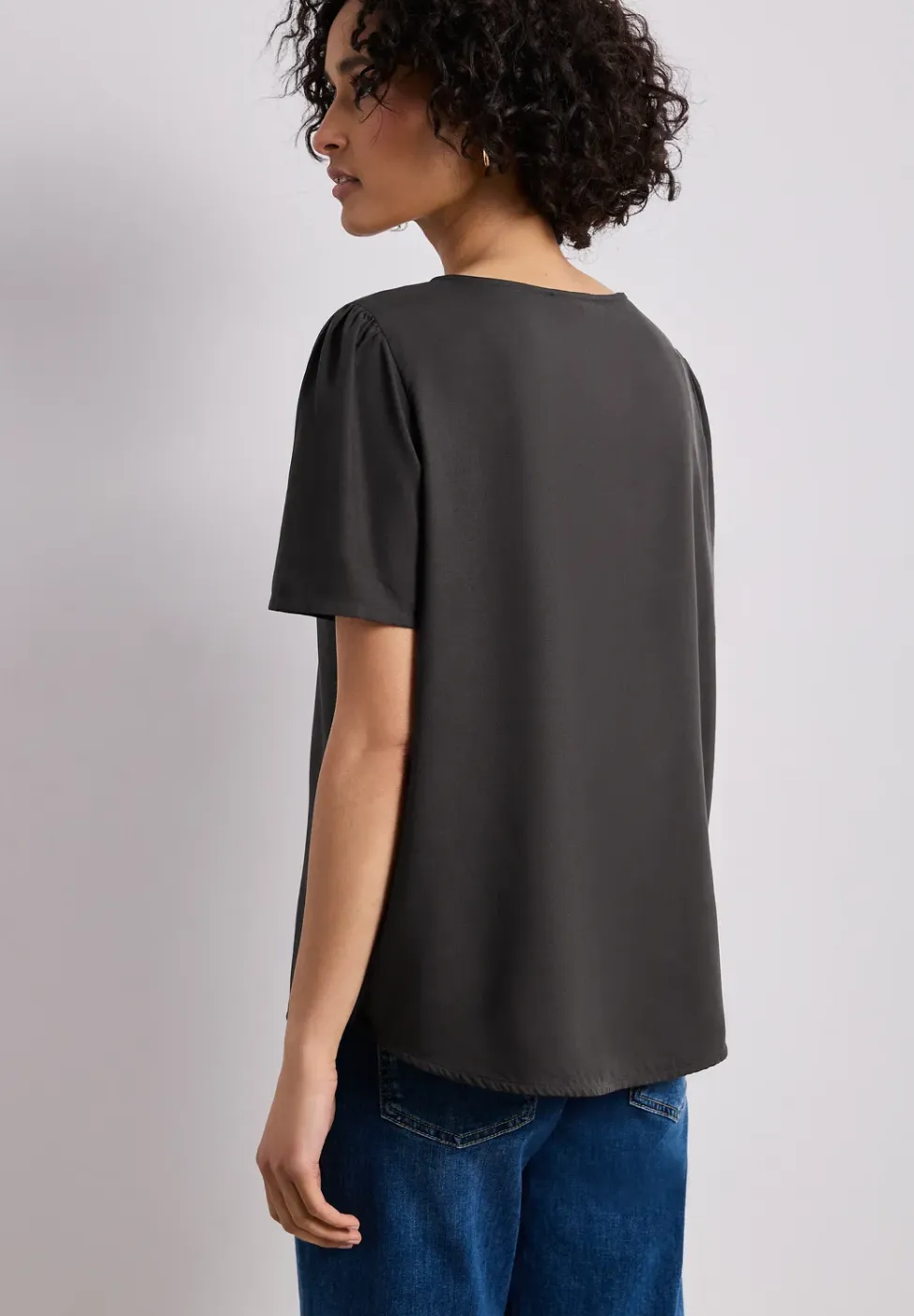 Blouse met ronde hals en korte pofmouwen
