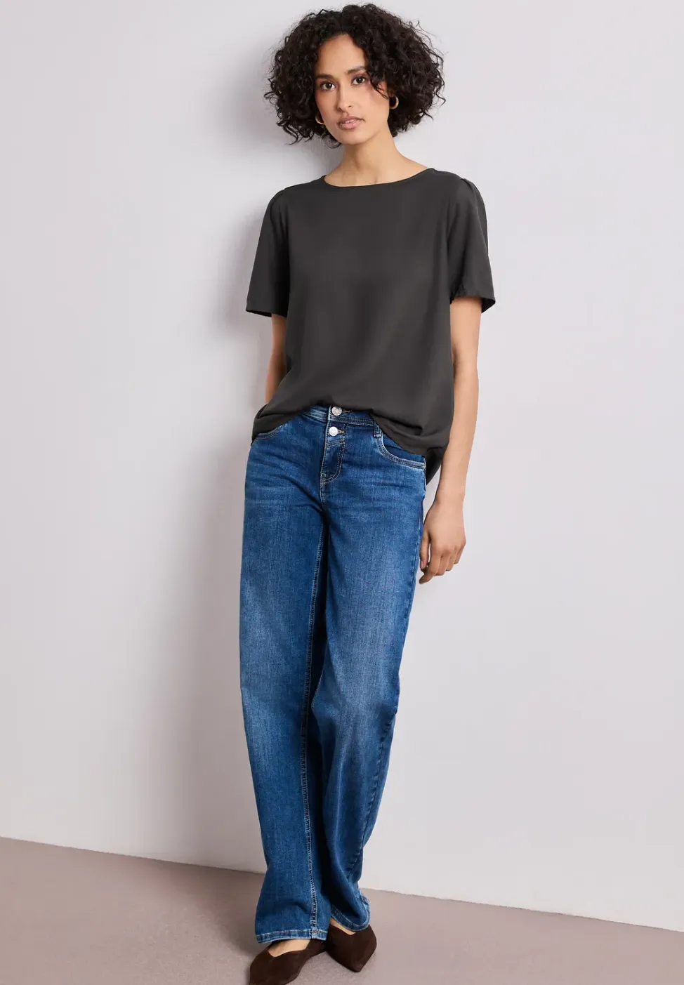 Blouse met ronde hals en korte pofmouwen