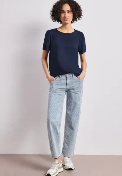 Blouse met ronde hals en korte pofmouwen