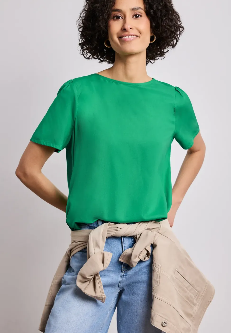 Blouse met ronde hals en korte pofmouwen