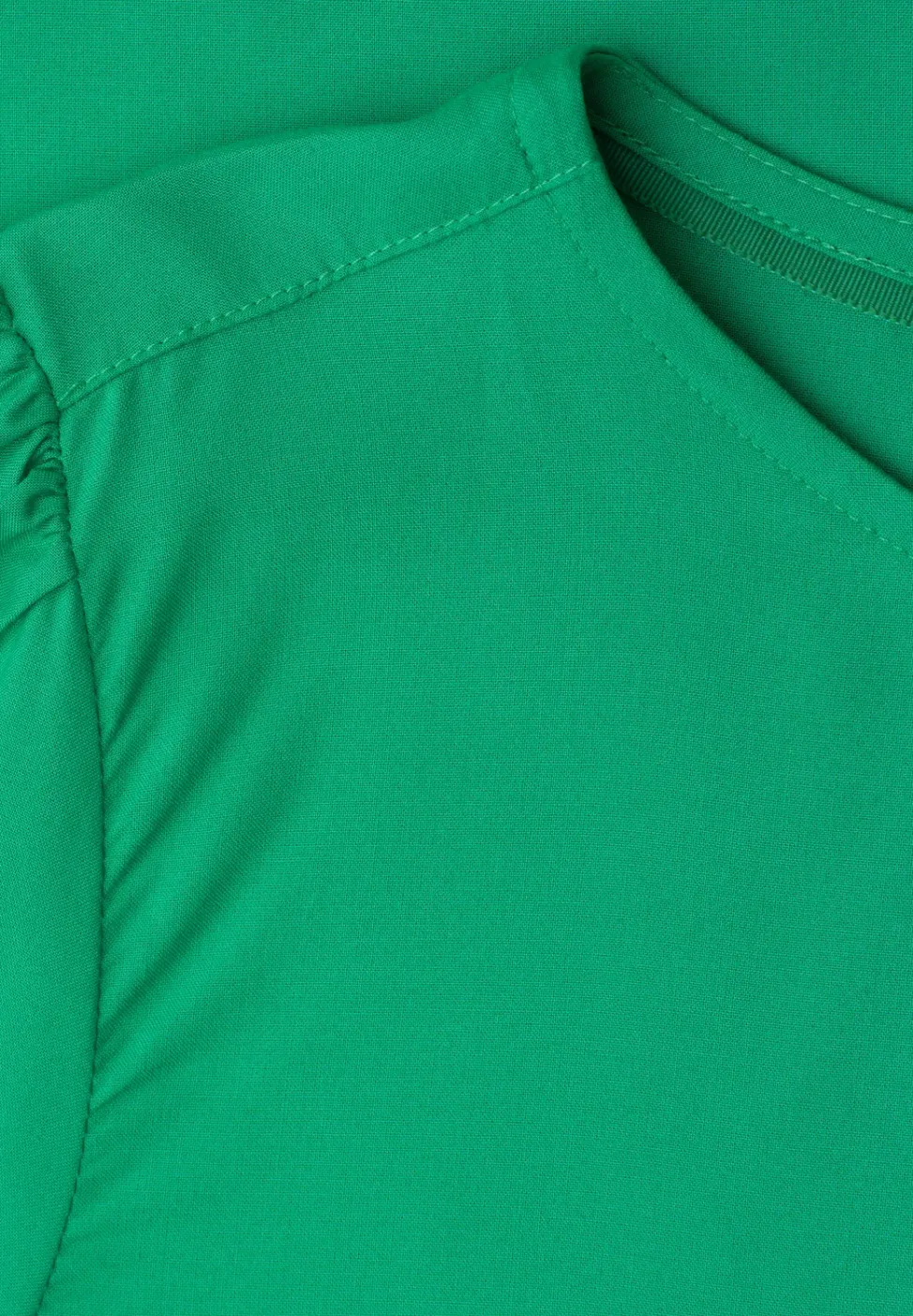 Blouse met ronde hals en korte pofmouwen