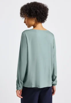 Blouse met ronde hals en uitsnijding