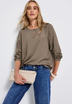 Blouse met ronde hals en uitsnijding