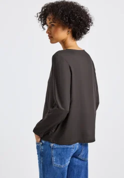 Blouse met ronde hals en uitsnijding