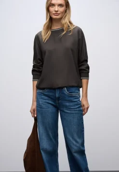 Blouse met tape details