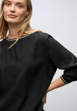 Blouse met tape details
