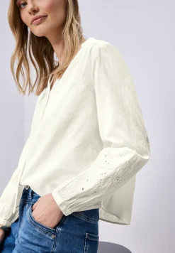 Blouse met V-hals en borduursel