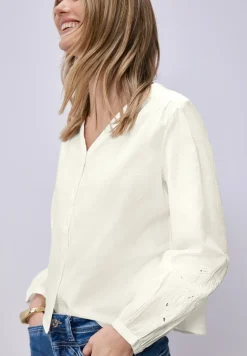 Blouse met V-hals en borduursel
